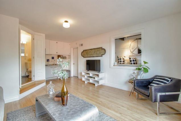 Staging- 3210 Melendy Dr, San Carlos